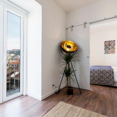 Amazing Downtown Apt With Small Balcony With View Over The Castle Lisboa Ngoại thất bức ảnh