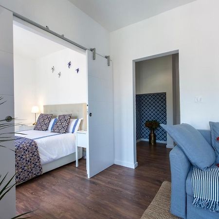 Amazing Downtown Apt With Small Balcony With View Over The Castle Lisboa Ngoại thất bức ảnh