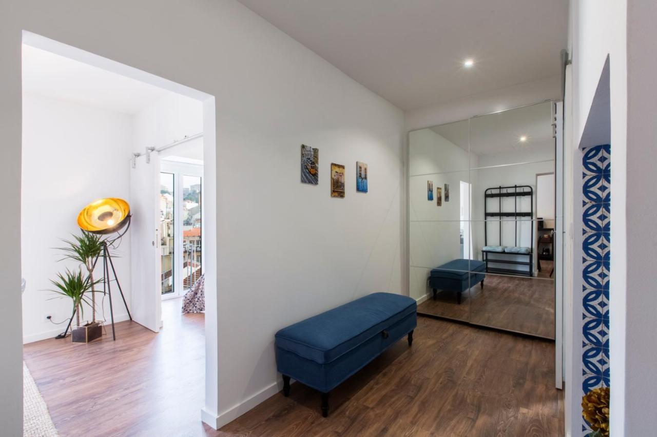 Amazing Downtown Apt With Small Balcony With View Over The Castle Lisboa Ngoại thất bức ảnh