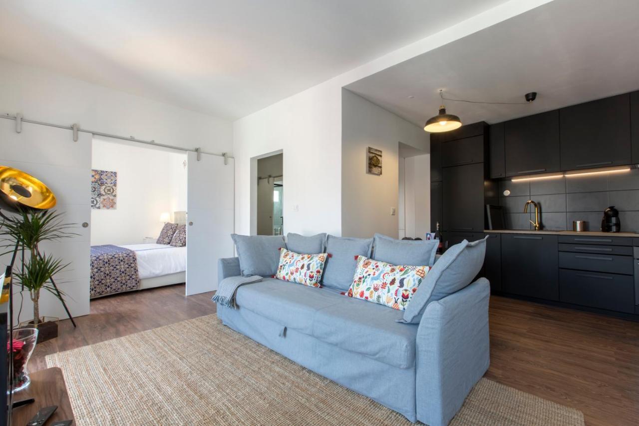 Amazing Downtown Apt With Small Balcony With View Over The Castle Lisboa Ngoại thất bức ảnh