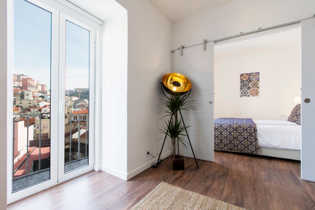 Amazing Downtown Apt With Small Balcony With View Over The Castle Lisboa Ngoại thất bức ảnh