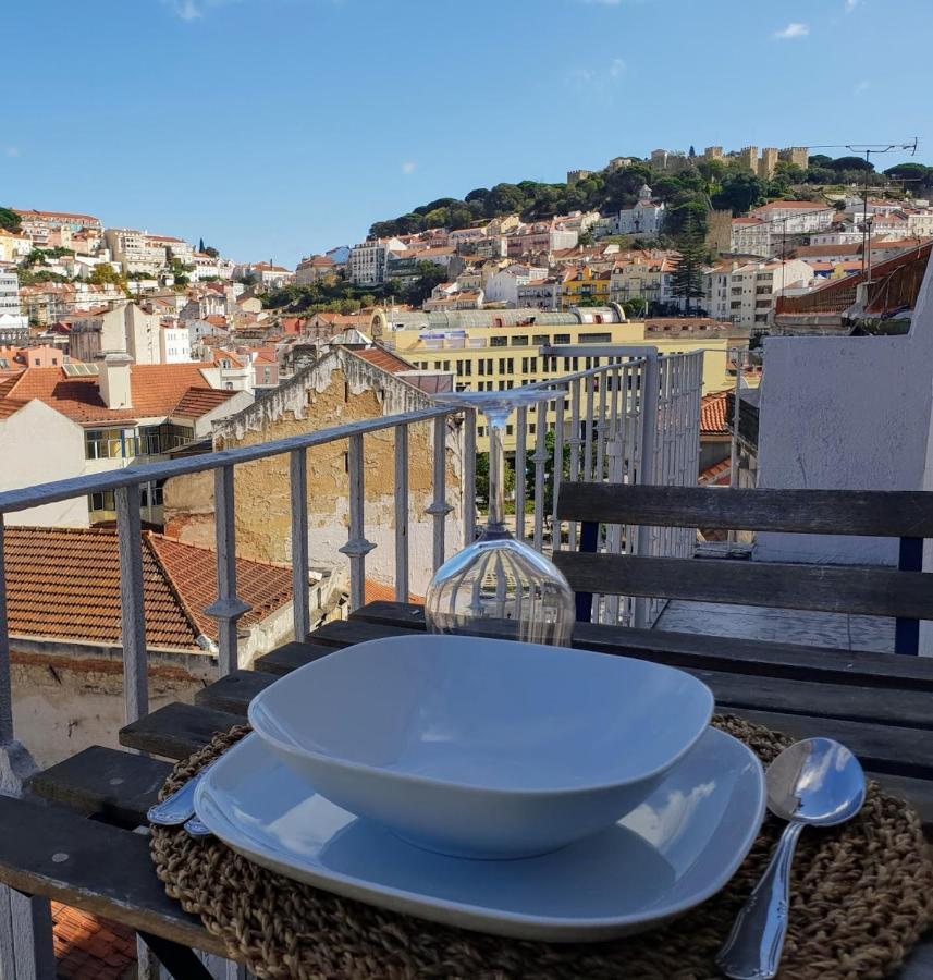Amazing Downtown Apt With Small Balcony With View Over The Castle Lisboa Ngoại thất bức ảnh