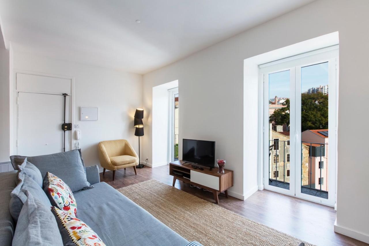 Amazing Downtown Apt With Small Balcony With View Over The Castle Lisboa Ngoại thất bức ảnh