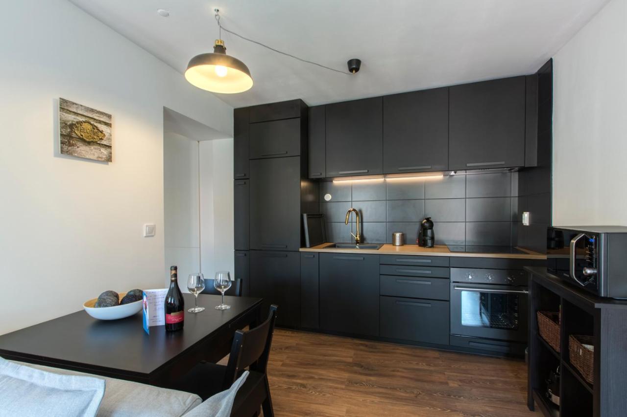Amazing Downtown Apt With Small Balcony With View Over The Castle Lisboa Ngoại thất bức ảnh